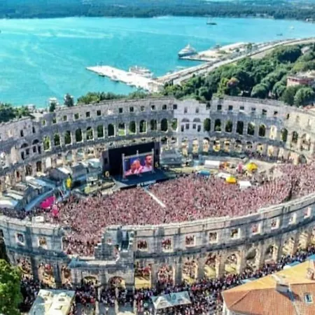 Oskar Amphitheater And With Free Parking